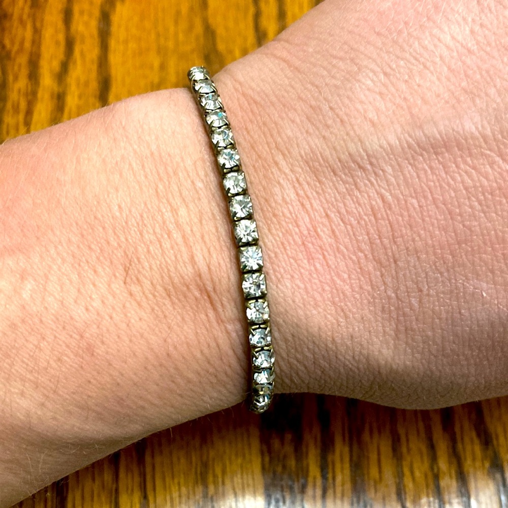 Simple Sparkling Bracelet - Picture 1 of 2